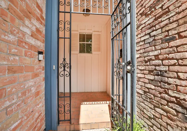 Homes for sale in Houston, TX | 7499 Brompton St #7499, Houston, TX 77025 | MLS# 95951561