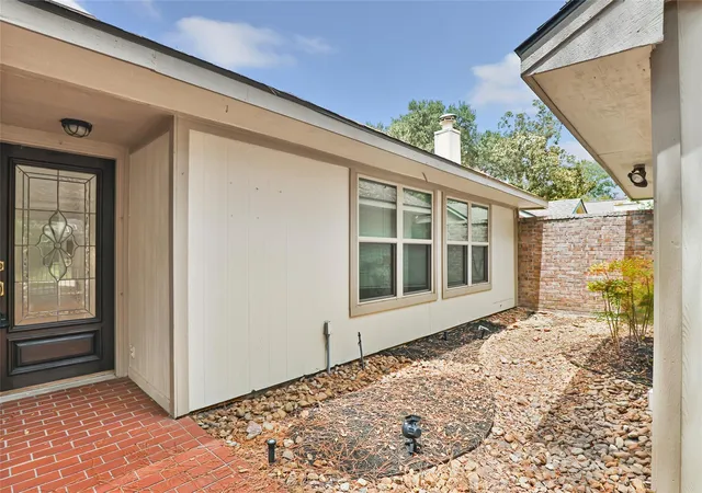 Photo 3 of Sale Pending at 3303 Valley Gdns Dr, Kingwood, TX 77345 | MLS# 26560106 | Listing updated on 2026-08-28