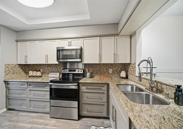Photo 4 of Townhouse for sale at 3226 Poe Dr, Montgomery, TX 77356 | MLS# 25659148 | Listing updated on 2026-07-31