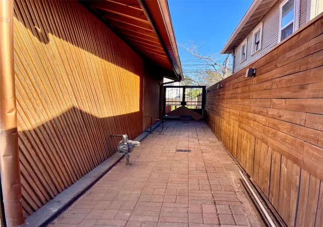 5th image of 1807 Lawrence St, Houston, TX 77008 | MLS# 81161249
