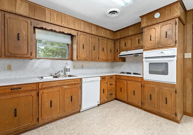 4th image of 621 Henry Ln, Winnie, TX 77665 | MLS# 46025949