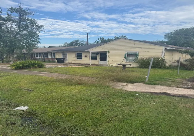 3rd image of 5417 Doulton Dr, Houston, TX 77033 | MLS# 59200209