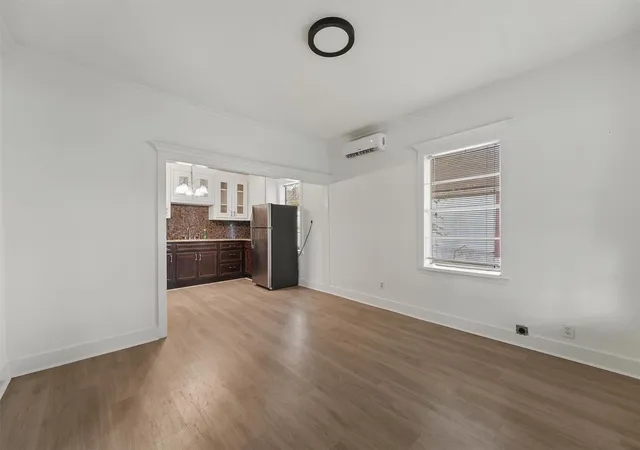 3rd image of 4029 Lucille St, Houston, TX 77026 | MLS# 37930252