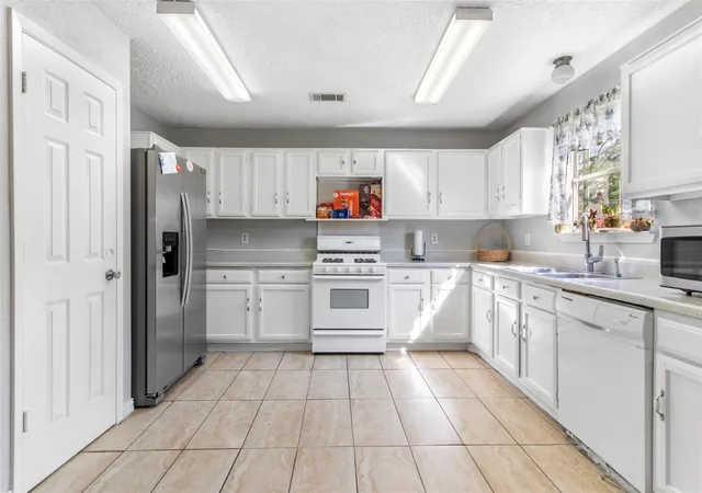 Photo 4 of Single family home for sale at 12147 Swords Crk Rd, Houston, TX 77067 | MLS# 53433904 | Listing updated on 2026-10-10