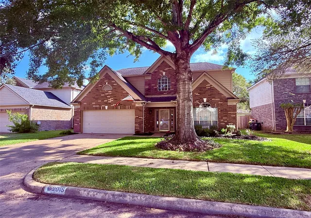 Photo 1 of Single family home for sale at 2915 Veva Dr, Pearland, TX 77584 | MLS# 10962802 | Listing updated on 2026-09-21