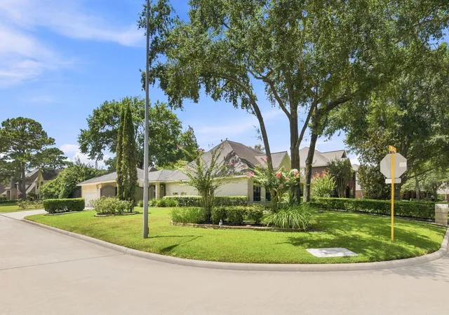 Photo 4 of Single family home for sale at 18903 Big Cypress Dr, Spring, TX 77388 | MLS# 81204400 | Listing updated on 2026-09-12