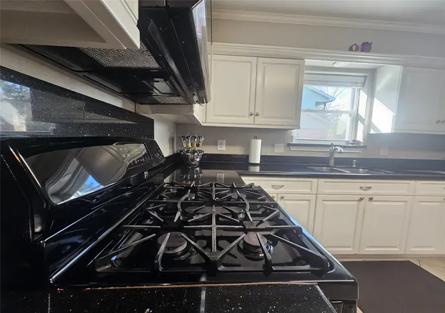 Photo 3 of Single family home for sale at 548 River Plantation Dr, Conroe, TX 77302 | MLS# 89741679 | Listing updated on 2026-09-16