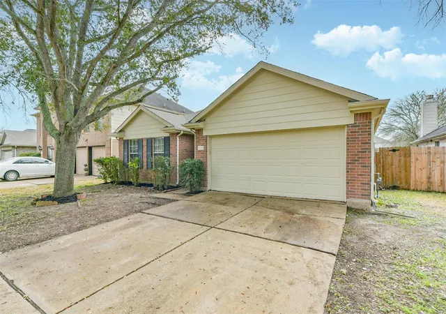 Homes for sale in Houston, TX | 6219 Presidio Dr, Houston, TX 77053 | MLS# 28393968