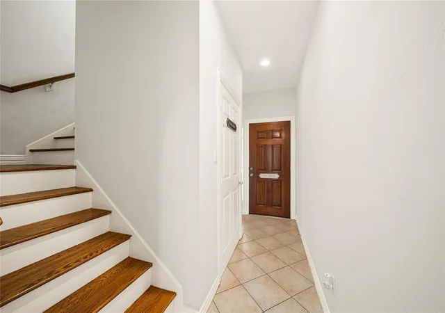 Photo 2 of Sale Pending at 6111 Windwater Pointe, Houston, TX 77036 | MLS# 49452272 | Listing updated on 2026-09-20