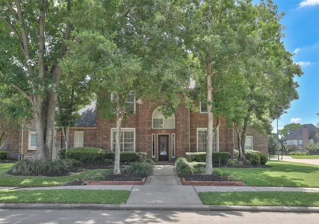 Photo 3 of Single family home for sale at 2015 Pecan Trl Dr, Richmond, TX 77406 | MLS# 21098062 | Listing updated on 2026-09-09