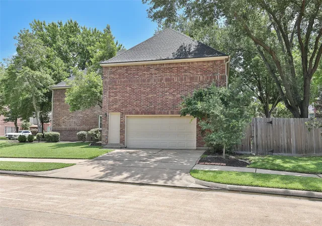 Photo 4 of Single family home for sale at 2015 Pecan Trl Dr, Richmond, TX 77406 | MLS# 21098062 | Listing updated on 2026-09-09