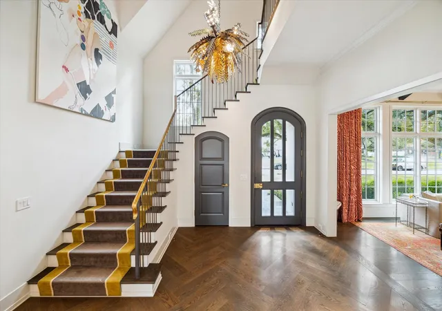 Photo 2 of Mansion for sale at 2520 Del Monte Dr, Houston, TX 77019 | MLS# 75055950 | Listing updated on 2026-09-09