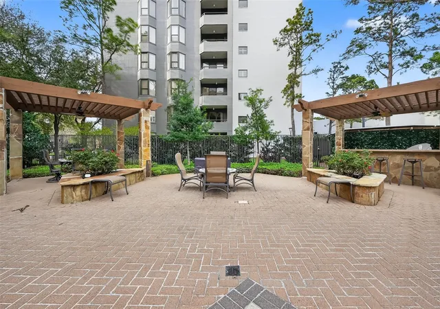 image of 661 Bering Dr, Houston, TX 77057