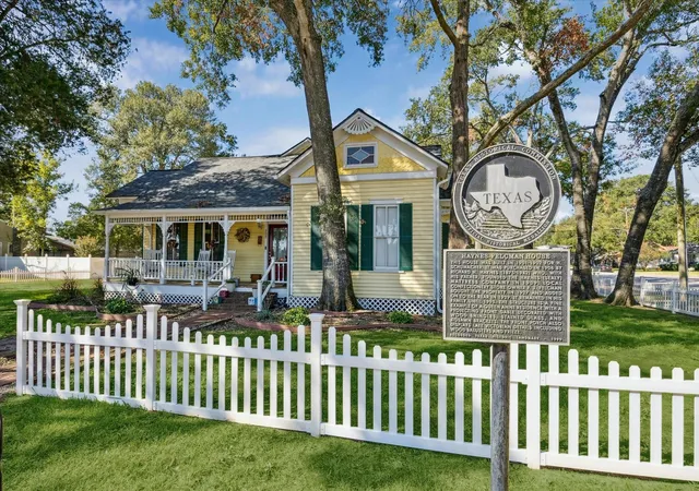 Single family home for sale at 305 Hardeman St, Sealy, TX 77474 | MLS# 19421836