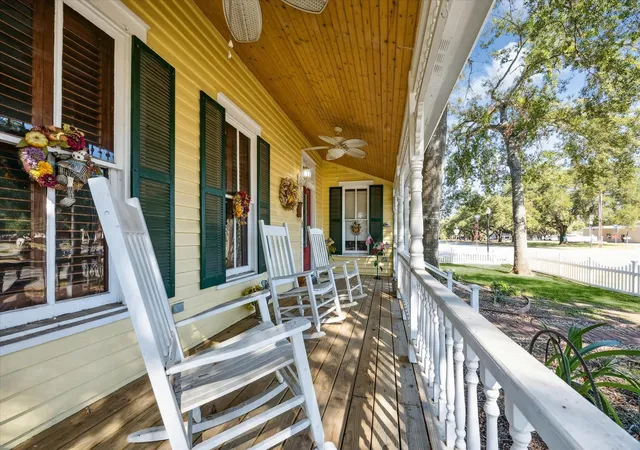 Photo 3 of Single family home for sale at 305 Hardeman St, Sealy, TX 77474 | MLS# 19421836 | Listing updated on 2026-09-15