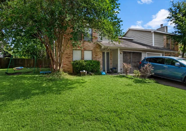 Listing Photo 4 - Condo for sale in building located at 10028 Spring Pl Dr, Houston, TX 77070