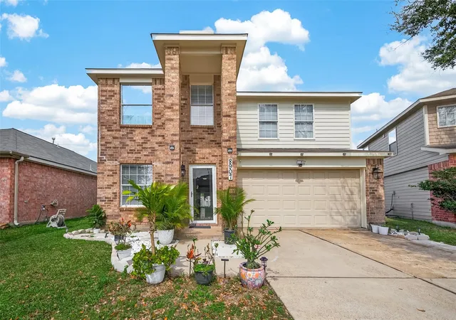 Photo 3 of Sale Pending at 8907 Rainesville Ln, Houston, TX 77075 | MLS# 38493171 | Listing updated on 2026-08-31