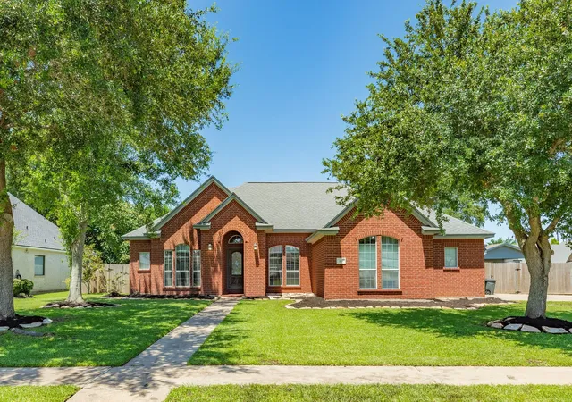 1st image of 101 Mallard Dr, Clute, TX 77531 | MLS# 34135829