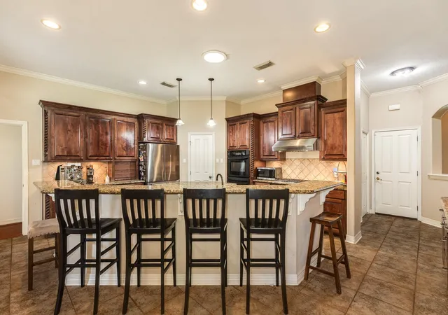 3rd image of 101 Mallard Dr, Clute, TX 77531 | MLS# 34135829