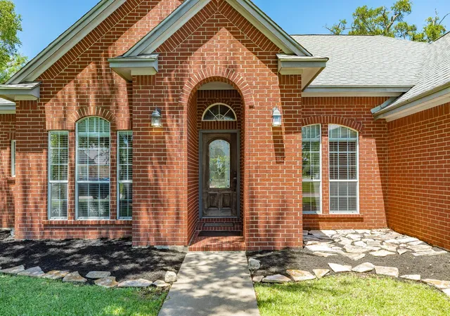 5th image of 101 Mallard Dr, Clute, TX 77531 | MLS# 34135829