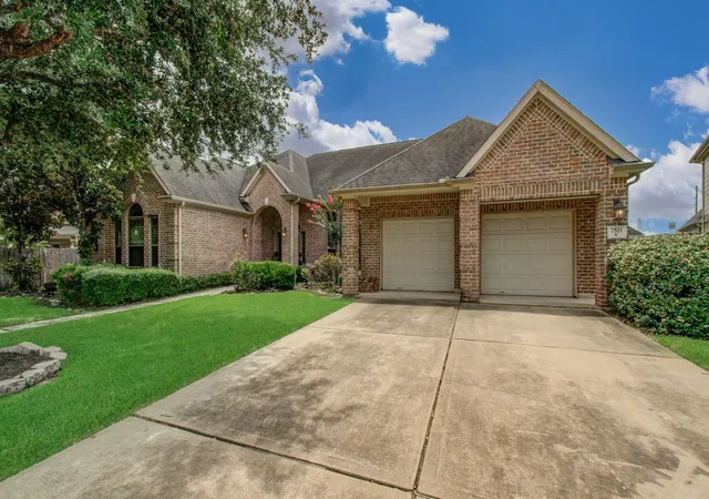 Photo 2 of Sale Pending at 7511 Shadow Ter Ln, Richmond, TX 77407 | MLS# 43009860 | Listing updated on 2026-09-21