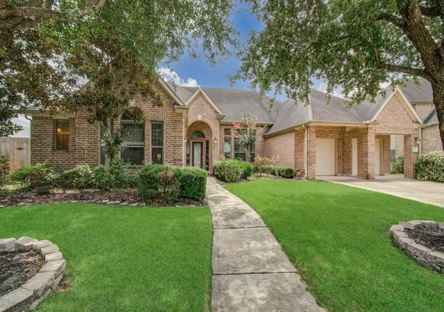 Photo 3 of Sale Pending at 7511 Shadow Ter Ln, Richmond, TX 77407 | MLS# 43009860 | Listing updated on 2026-09-21