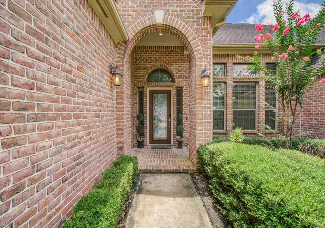 Photo 3 of Sale Pending at 7511 Shadow Ter Ln, Richmond, TX 77407 | MLS# 43009860 | Listing updated on 2026-09-21