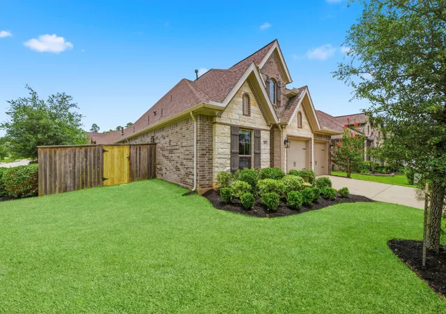 Photo 2 of Sale Pending at 118 Red Petal Way, Conroe, TX 77304 | MLS# 10359248 | Listing updated on 2026-09-03