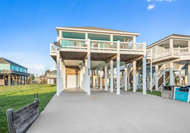 Photo 3 of Single family home for sale at 876 Palmetto Dr, Port Bolivar, TX 77650 | MLS# 85052763 | Listing updated on 2026-09-18