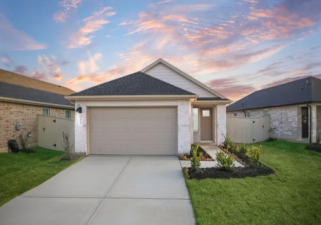 Photo 3 of Sale Pending at 3429 Horseshoe Trl Rd, League City, TX 77511 | MLS# 24542062 | Listing updated on 2026-09-09
