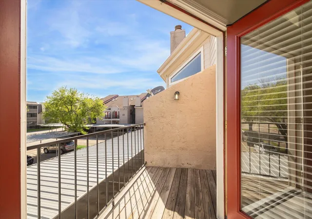 10th image of 10855 Meadowglen Ln #1030, Houston, TX 77042 | MLS# 65907554