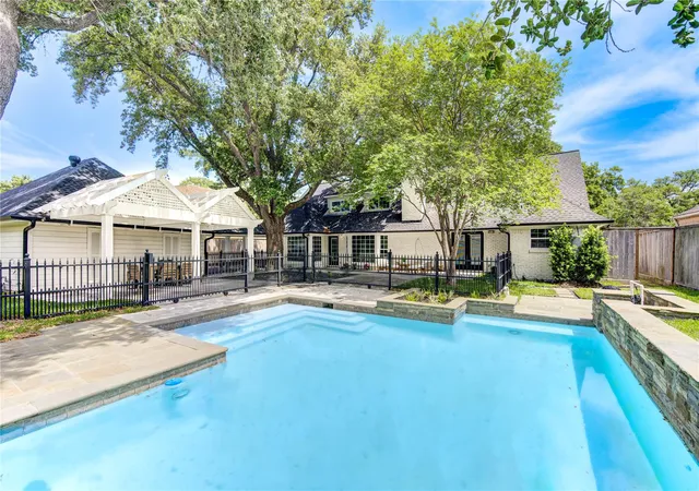 1st image of 926 Old Lake Rd, Houston, TX 77057 | MLS# 97412372
