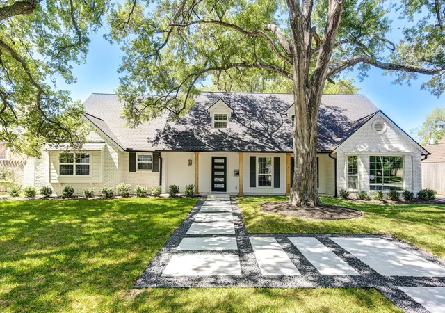 2nd image of 926 Old Lake Rd, Houston, TX 77057 | MLS# 97412372