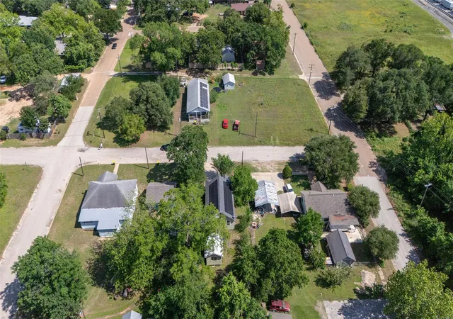 Homes for sale in Hearne, TX | 205 E 2nd St, Hearne, TX 77859 | MLS# 94353297
