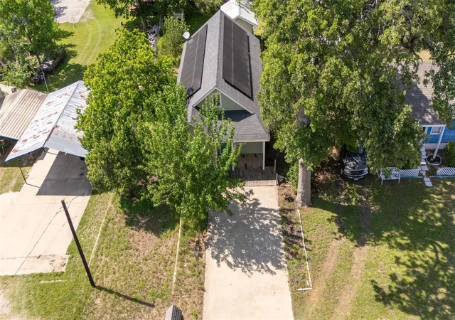 Homes for sale in Hearne, TX | 205 E 2nd St, Hearne, TX 77859 | MLS# 94353297