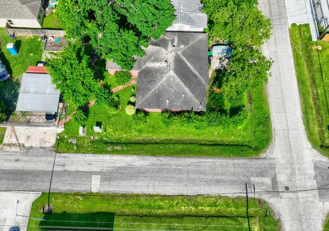 2nd image of 4538 Larkspur St, Houston, TX 77051 | MLS# 42385664