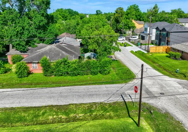 3rd image of 4538 Larkspur St, Houston, TX 77051 | MLS# 42385664