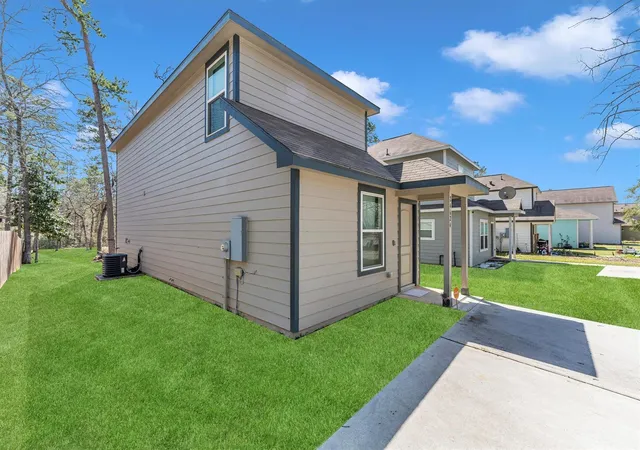 Photo 3 of Single family home for sale at 24624 Pools Crk Way, Huntsville, TX 77320 | MLS# 10397487 | Listing updated on 2026-08-16