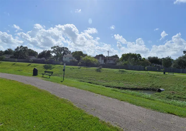 28th image of 4634 Stonemede Dr, Friendswood, TX 77546 | MLS# 24977028