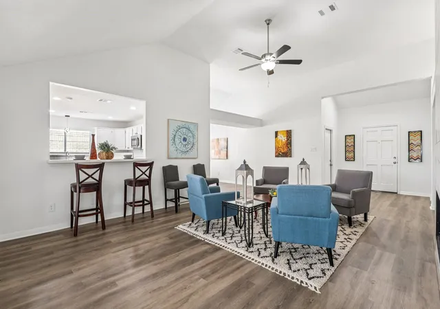 4th image of 4634 Stonemede Dr, Friendswood, TX 77546 | MLS# 24977028
