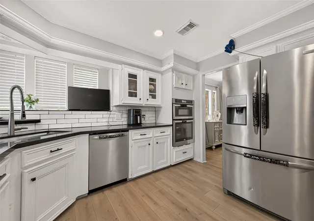 Photo 3 of Single family home for sale at 5919 Spring Crk Oaks Dr, Spring, TX 77379 | MLS# 56643796 | Listing updated on 2026-08-19