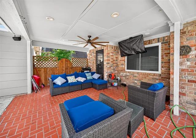 Photo 4 of Single family home for sale at 5919 Spring Crk Oaks Dr, Spring, TX 77379 | MLS# 56643796 | Listing updated on 2026-08-19