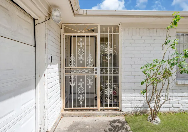 5th image of 12326 South Dr, Houston, TX 77099 | MLS# 64858154
