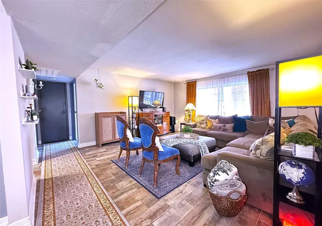 4th image of 10110 Forum West Dr Dr #421, Houston, TX 77036 | MLS# 48111226