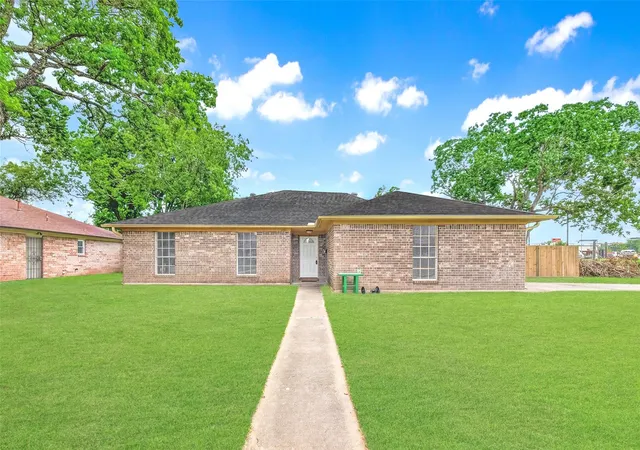 2nd image of 1001 N Shepherd Dr, Baytown, TX 77520 | MLS# 18417986
