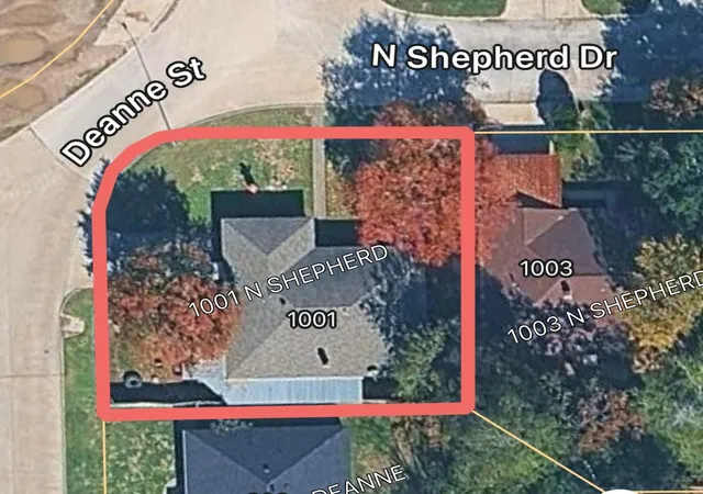 Photo 3 of Single family home for sale at 1001 N Shepherd Dr, Baytown, TX 77520 | MLS# 18417986 | Listing updated on 2026-08-16