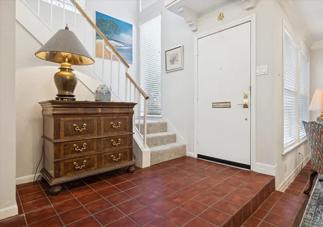 Listing Photo 5 - Condo for sale in building located at 5818 Vly Forge Dr, Houston, TX 77057 - Unit #108