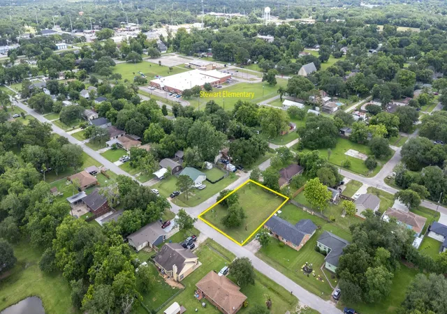 1st image of Lot 28 Smith Dr, Hitchcock, TX 77563 | MLS# 84350759