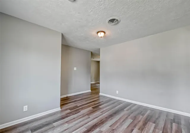 Photo 3 of Sale Pending at 5606 Elm Springs Dr, Houston, TX 77048 | MLS# 91660667 | Listing updated on 2026-08-29