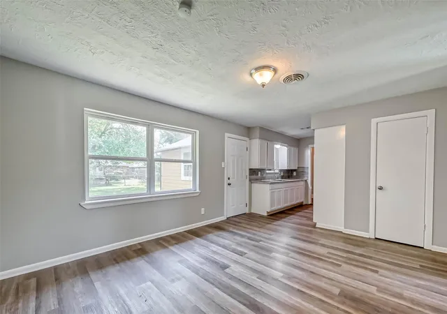 Photo 3 of Sale Pending at 5606 Elm Springs Dr, Houston, TX 77048 | MLS# 91660667 | Listing updated on 2026-08-29